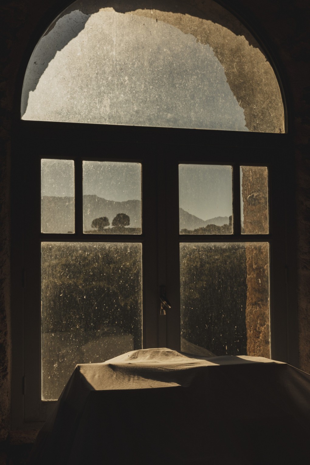 behind-the-window_laura-stevens